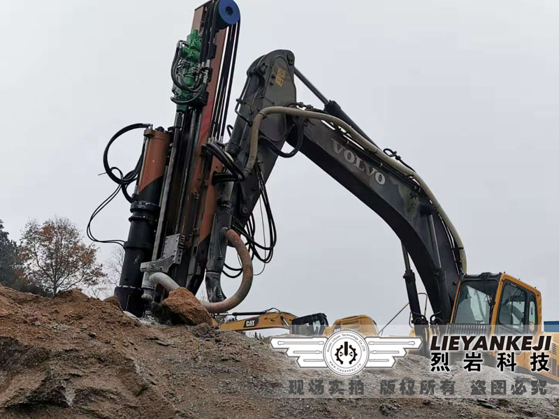 移動(dòng)式大型巖石劈裂機(jī)