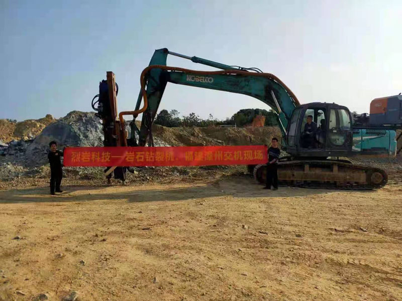 巖石靜爆開(kāi)采設(shè)備在福建漳州