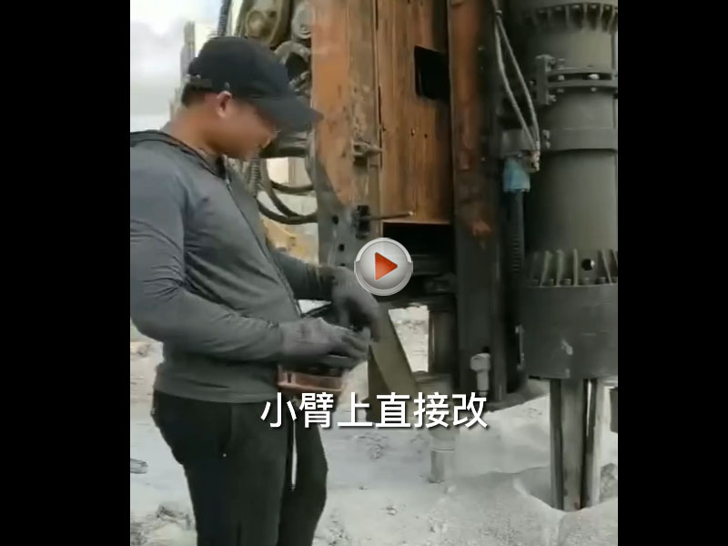 挖機(jī)怎么改裝成巖石鉆裂機(jī)？